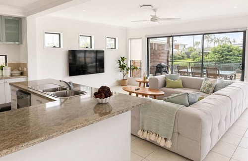 Broadbeach Waters House | Oasis by Khove