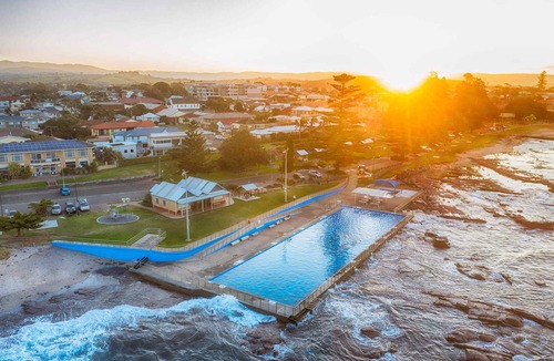 Barrack Point House | Oasis Coastal Stay - 1min walk to beach!