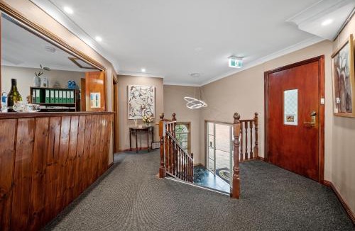 Ulladulla Hotel | Oasis Inn Ulladulla - Welcoming Guests 18 Years and Older