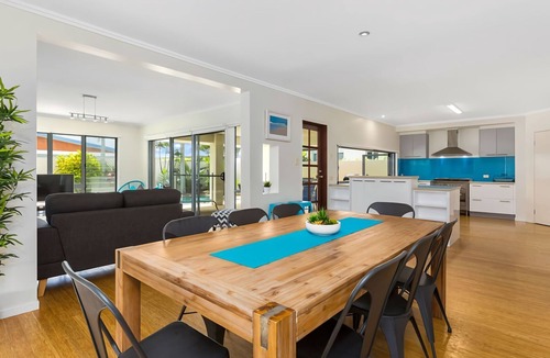 Kingscliff House | Ocean Blue - 5 Bedroom Pet-Friendly Beachside Home