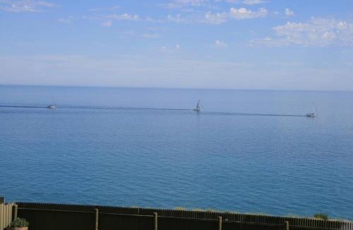 Penneshaw House | Ocean Blue KI. Absolute ocean front, free WiFi
