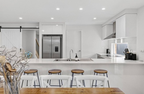 St Leonards House | 🌊 Ocean Mist – Coastal Comfort Just 150m to the Beach