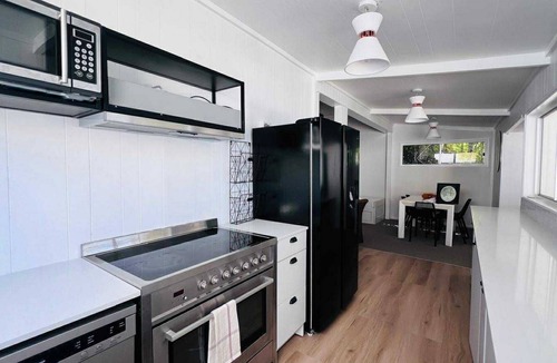 Clifton House | Ocean View Holiday House in Clifton