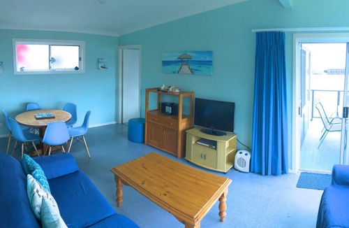 Crescent Head House | OCEAN VIEWS & CLOSE TO SHOPS & CAFES