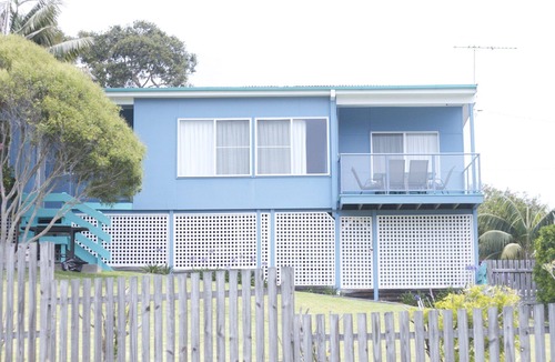 Crescent Head House | OCEAN VIEWS & CLOSE TO SHOPS & CAFES