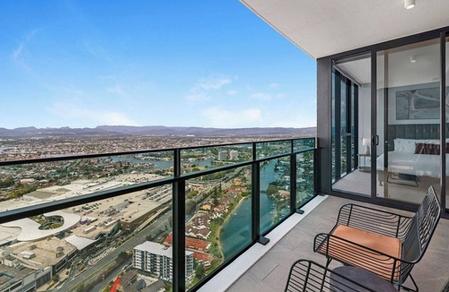 Broadbeach Apartment | OceanandRiver View 2 BDR Apartment next to GC Casino