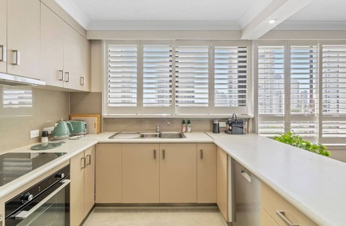 Main Beach Apartment | OceanBlu Carrington - Central, WiFi, Parking