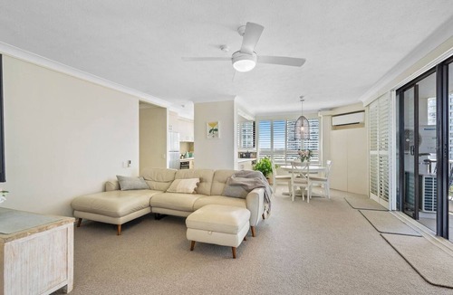 Main Beach Apartment | OceanBlu Carrington - Central, WiFi, Parking