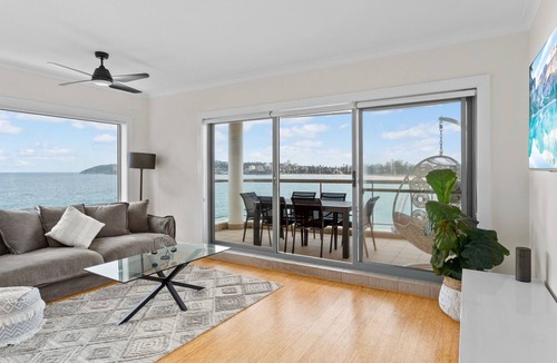 Queenscliff Apartment | Oceanfront Coastal Lifestyle in Stunning Apartment
