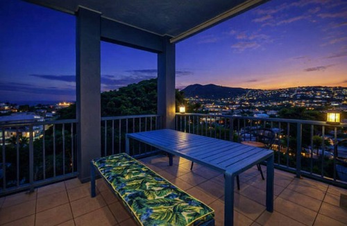 North Ward Apartment | Oceanfront Penthouse on The Strand | Rockpool Views & 3 Balconies