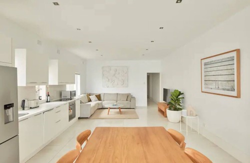 Tamarama Apartment | Oceanfront Tamarama Apartment: Best View in Sydney