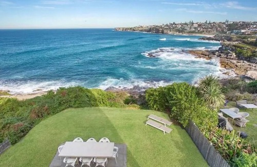 Tamarama Apartment | Oceanfront Tamarama Apartment: Best View in Sydney