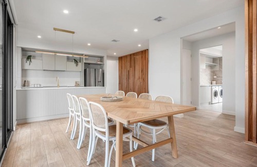 Indented Head House | Oceans 10 Lux Beach house 5 bedroom Parking Aircon Spa Bath