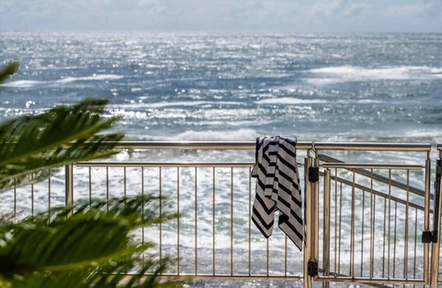 Yamba House | Oceans 8 - Oceanstays -Absolute Oceanfront with Fireplace