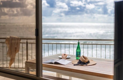 Yamba House | Oceans 8 - Oceanstays -Absolute Oceanfront with Fireplace