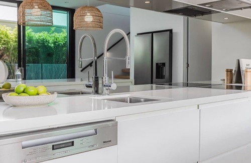 Casuarina House | Oceans Echo - Beachfront luxury holiday home