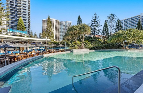 Surfers Paradise Apartment | Oceanview 2-Bed with Pool, Sauna, Gym & Parking