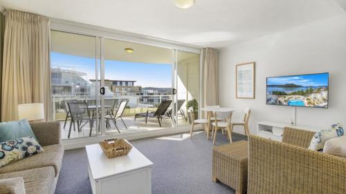 Ettalong Beach House | Oceanview Gem - Ettalong Beach Resort Wifi