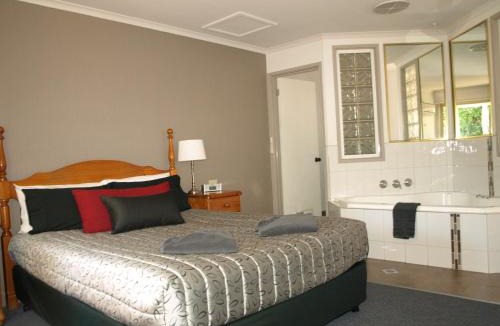 Echuca Hotel | Old Coach Motor Inn Echuca