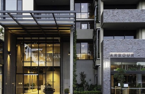 Adelaide Central Business District Apartment | Oleria - Serene Bohem Retreat