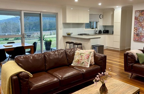Shallow Bay House | Omaroo - rural escape - air con - pet friendly - Shallow Bay