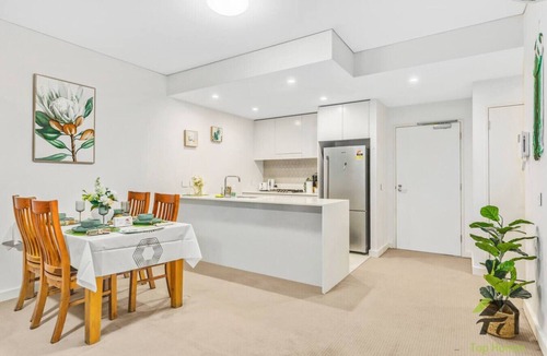 Wentworth Point Apartment | One Bedroom in Wentworth Point