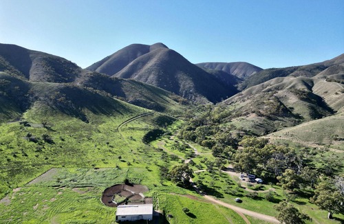 Woolundunga Apartment | One-Bedroom Studio - Studio Room With Gum Creek View