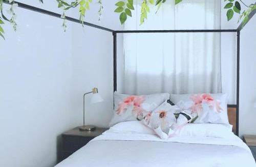 Mount Tamborine Apartment | Oohlala - High ceiling Peaceful Relaxing Bushland view