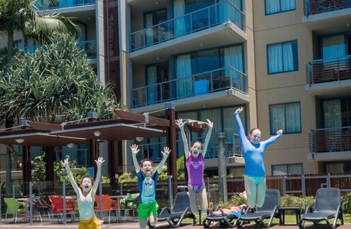 Burleigh Heads Apartment | Opposite Burleigh Beach (Swell Resort) - Fantastic Family accomodation sleeps 8