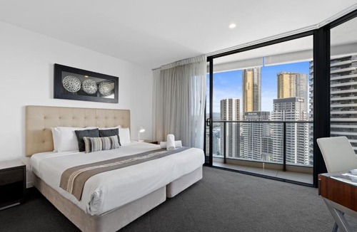 Broadbeach Apartment | Oracle (1)2401