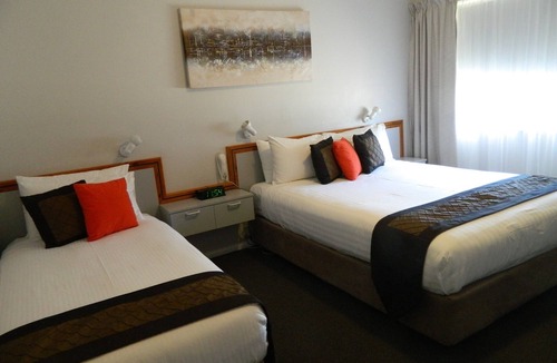 Gilgandra Hotel | Orana Windmill Motel