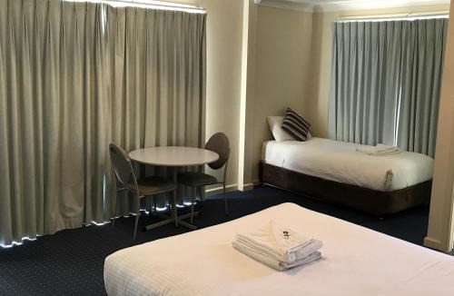 Orange East Hotel | Orange Motor Lodge