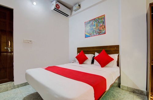 BTM Layout Hotel | OYO 15695 Varcity Comforts