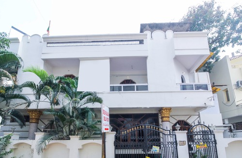 Banjara Hills Hotel | OYO 68235 R-residency