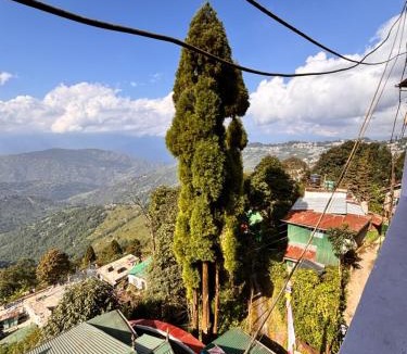 Darjeeling Bed & Breakfast | P Square Resto Cafe n Stay