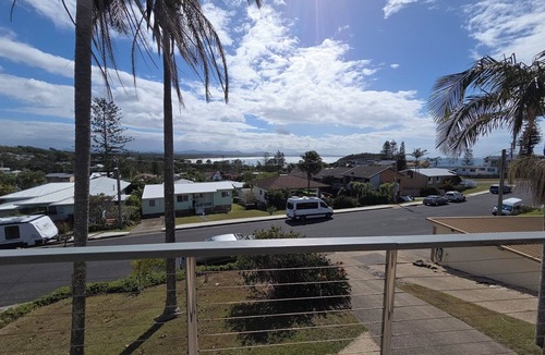 Scotts Head House | Pacific Bay