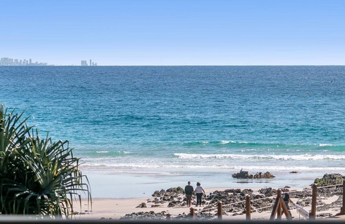 Coolangatta Apartment | Pacific View Unit 3 Balcony with ocean views on the Beachfront in Rainbow Bay Coolangatta
