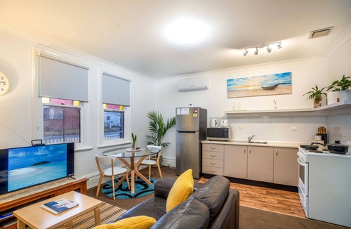 Orange East Apartment | Paddington Villa 3 Close to town, Neat & Practical