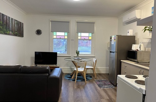 Orange East Apartment | Paddington Villa 3 Close to town, Neat & Practical