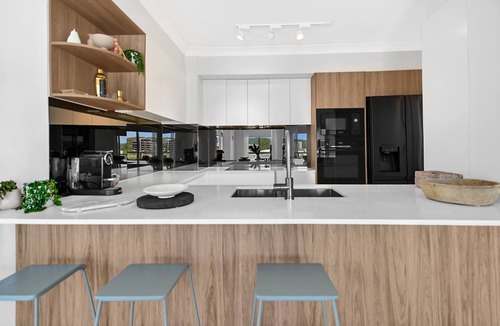 Palm Beach Apartment | Palm Beachview Luxe Steps to beach & Talle creek