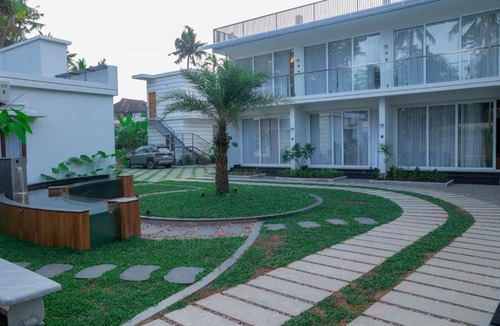 Kuzhuppilly Hotel | Palm Wave Beach Resort