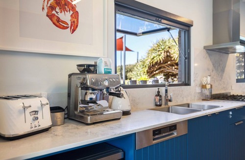 Emerald Beach House | Pandanus At Emerald, Steps to Beach, Restaurants, Village