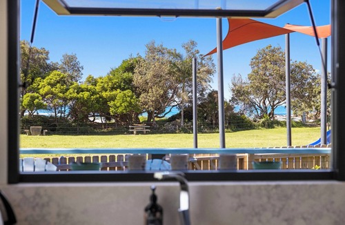 Emerald Beach House | Pandanus At Emerald, Steps to Beach, Restaurants, Village