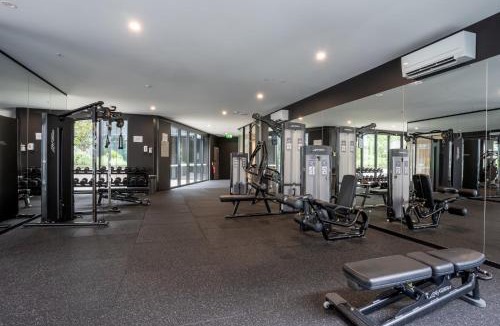 Belconnen Apartment | Panoramic Lake View 2-Bed with Pool, Gym and BBQ