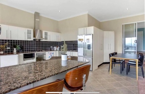 Medlow Bath Villa | Panoramic Mountain View villa on 7ha of lands