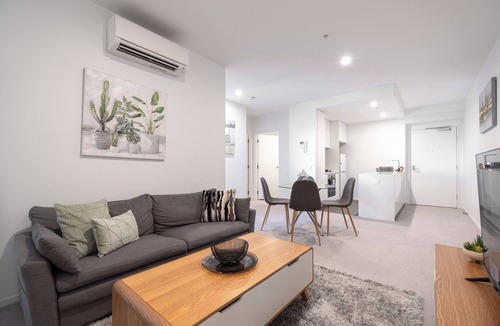 Footscray Apartment | Panoramic Views 2BR with Pool and Free carpark