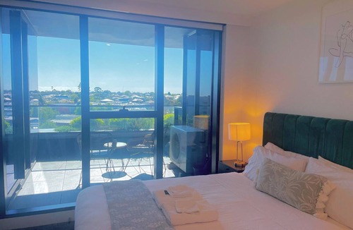 Glen Waverley Apartment | Panoramic Views! Spacious 2 Bed, 2 Bath Luxury Apartment w/Free Parking