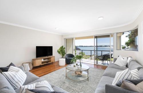 Sylvania Apartment | Panoramic Water View Apartment