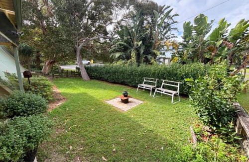 Hat Head House | Paradise Corner - Bring your own linen.