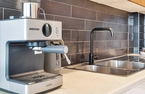 Surfers Paradise Apartment | Paradise Found Where City and Surf Collide